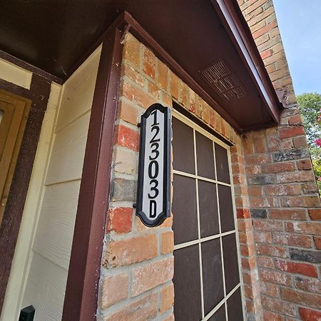 Centrally Located Houston Retreat! Sleeps 8, 10 Min To Downtown, Free Parking Exterior foto