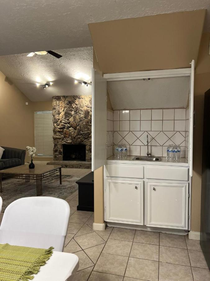 Centrally Located Houston Retreat! Sleeps 8, 10 Min To Downtown, Free Parking Exterior foto