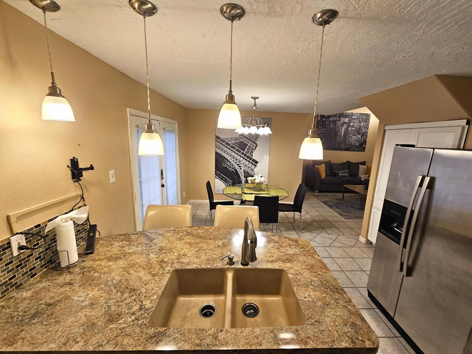 Centrally Located Houston Retreat! Sleeps 8, 10 Min To Downtown, Free Parking Exterior foto